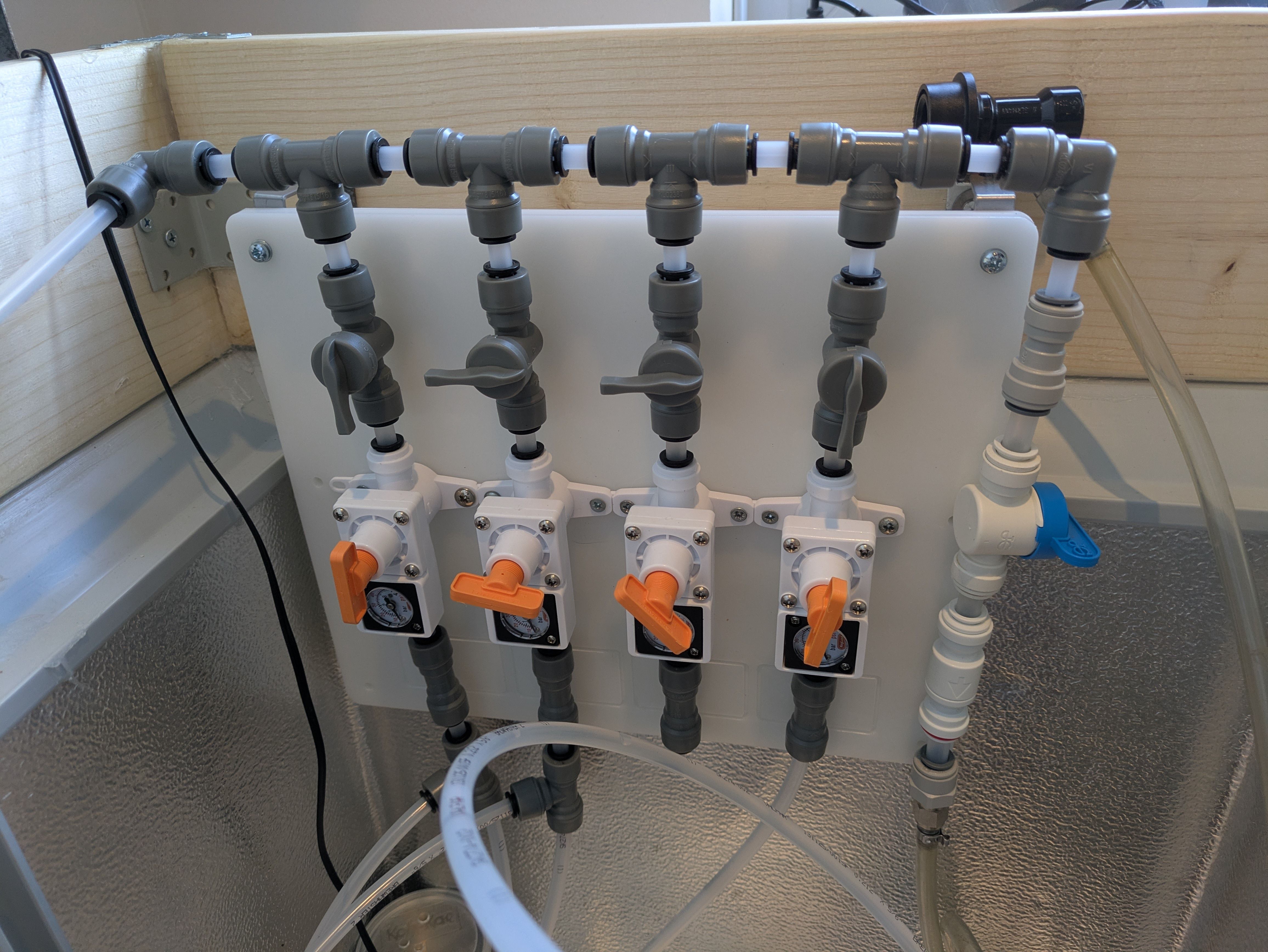 The correct build of the gas board, with regulator control now before the guage.